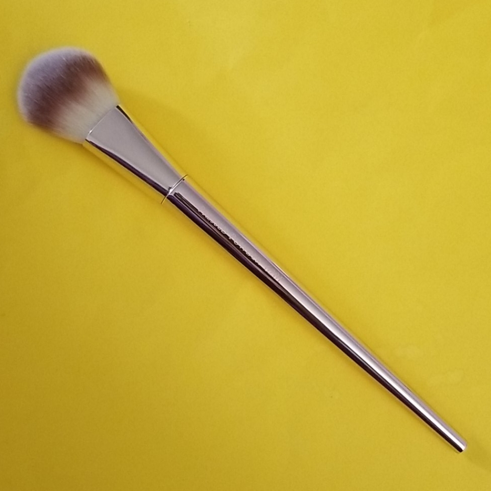 F.A.R.A.H. Pressed Powder Brush 620F